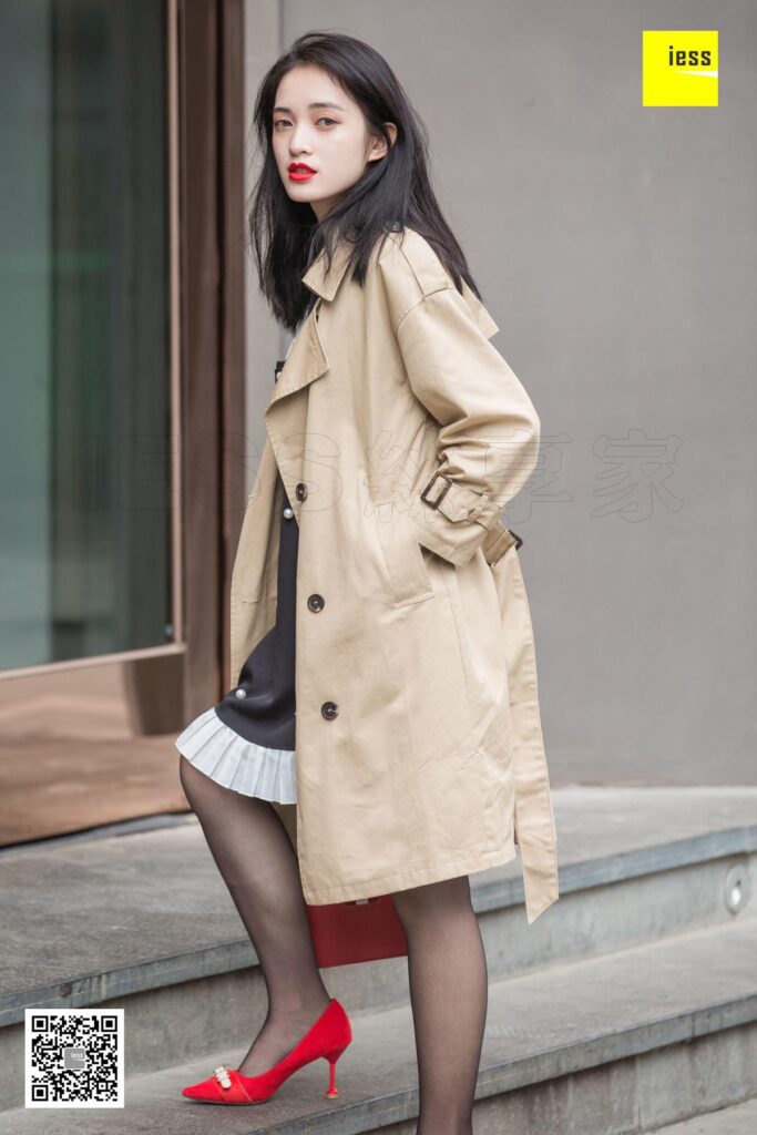 [IESS异思趣向] 2018.12.21 丝享家386：《气质风衣小红高》姗姗 [90P/42.2MB]插图3