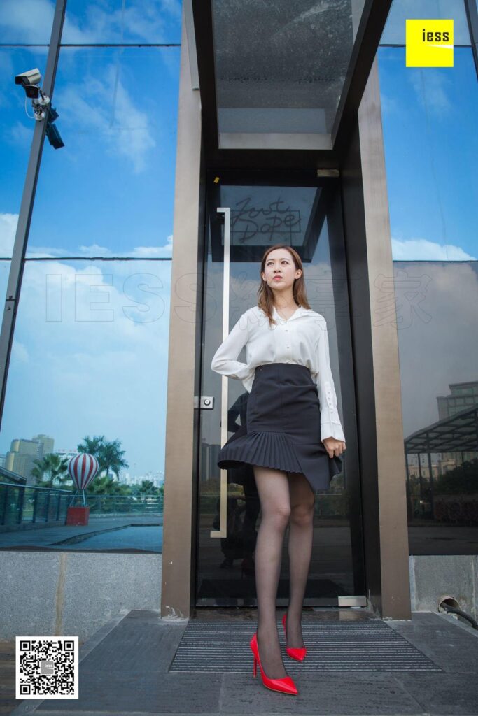 [IESS异思趣向] 2018.12.28 丝享家390：《被风吹乱的裙摆》紫紫 [95P/44.7MB]插图3