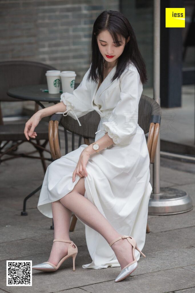 [IESS异思趣向] 2019.01.03 丝享家394：《烈焰红唇白长裙》姗姗 [84P/42.5MB]插图1