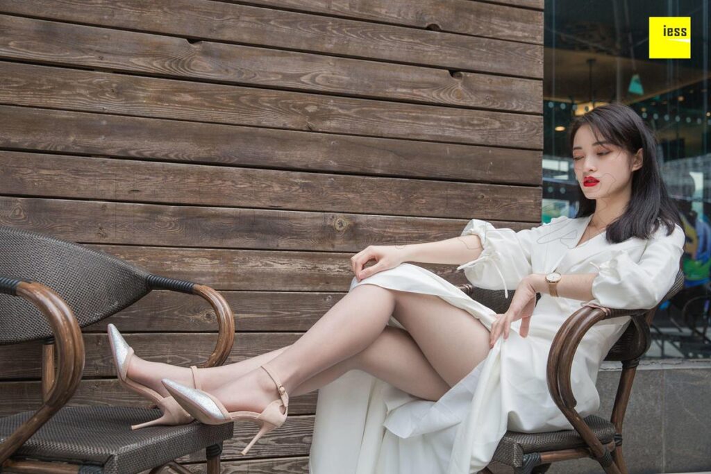 [IESS异思趣向] 2019.01.03 丝享家394：《烈焰红唇白长裙》姗姗 [84P/42.5MB]插图3