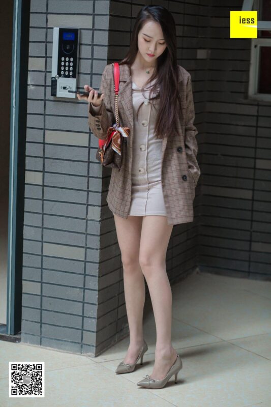 [IESS异思趣向] 2019.01.08 丝享家397：《小区楼下偶遇云芝》云芝 [90P/39.6MB]-无料摄影圈