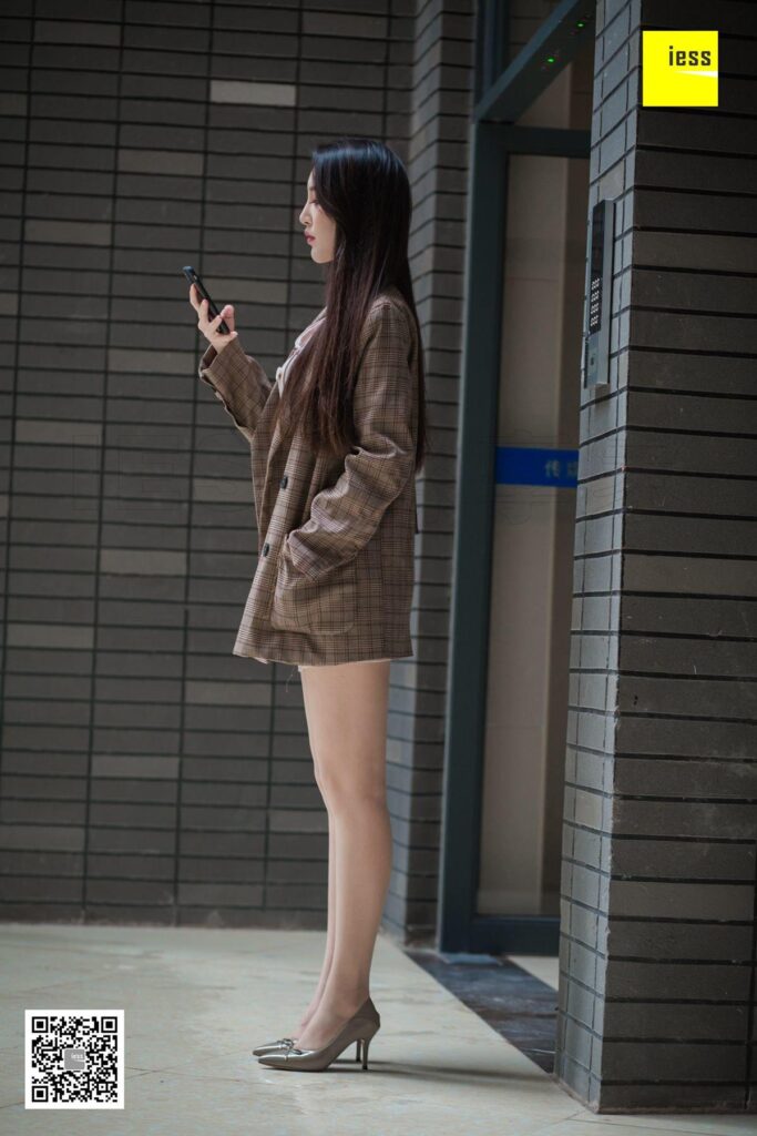 [IESS异思趣向] 2019.01.08 丝享家397：《小区楼下偶遇云芝》云芝 [90P/39.6MB]插图2