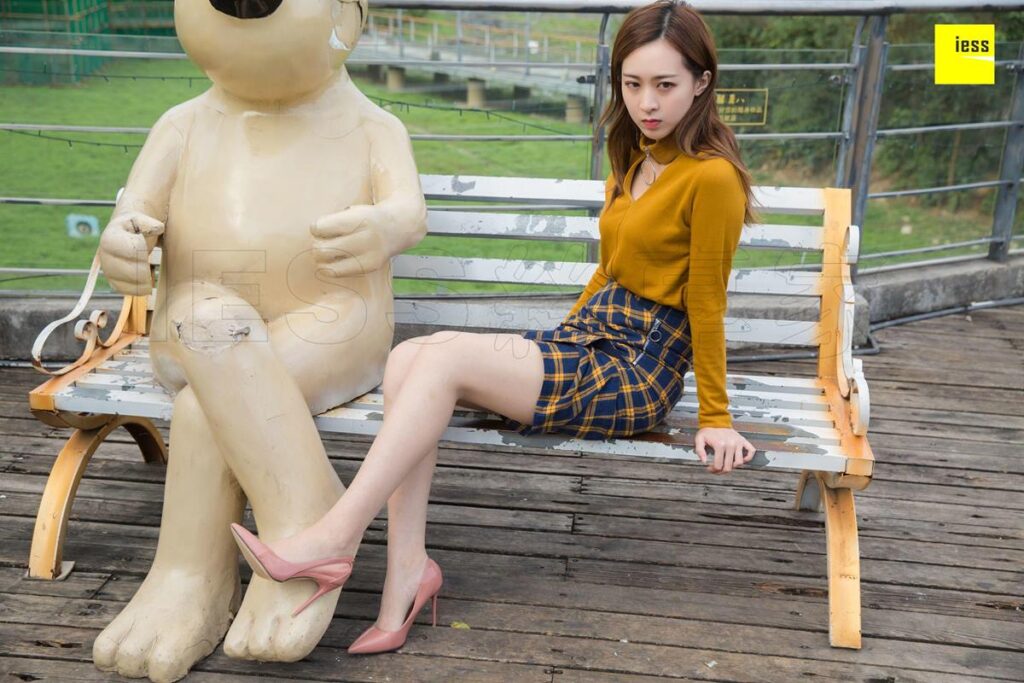 [IESS异思趣向] 2019.01.11 丝享家400：《紫紫的气质套装》紫紫 [95P/42.4MB]插图3