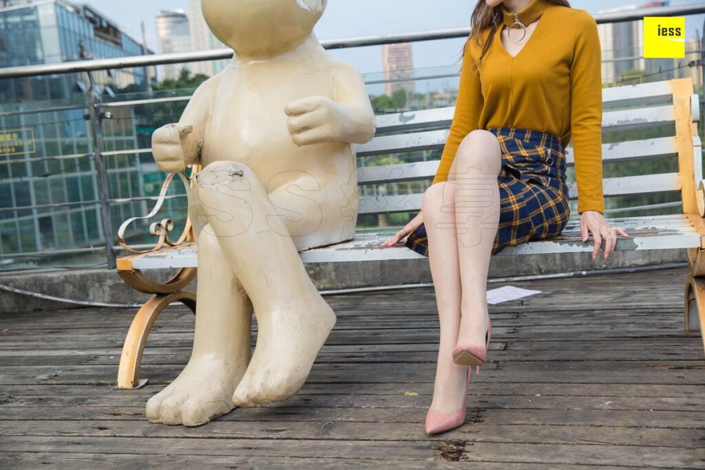 [IESS异思趣向] 2019.01.11 丝享家400：《紫紫的气质套装》紫紫 [95P/42.4MB]插图1