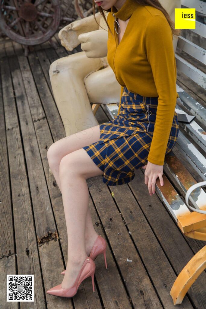 [IESS异思趣向] 2019.01.11 丝享家400：《紫紫的气质套装》紫紫 [95P/42.4MB]插图2