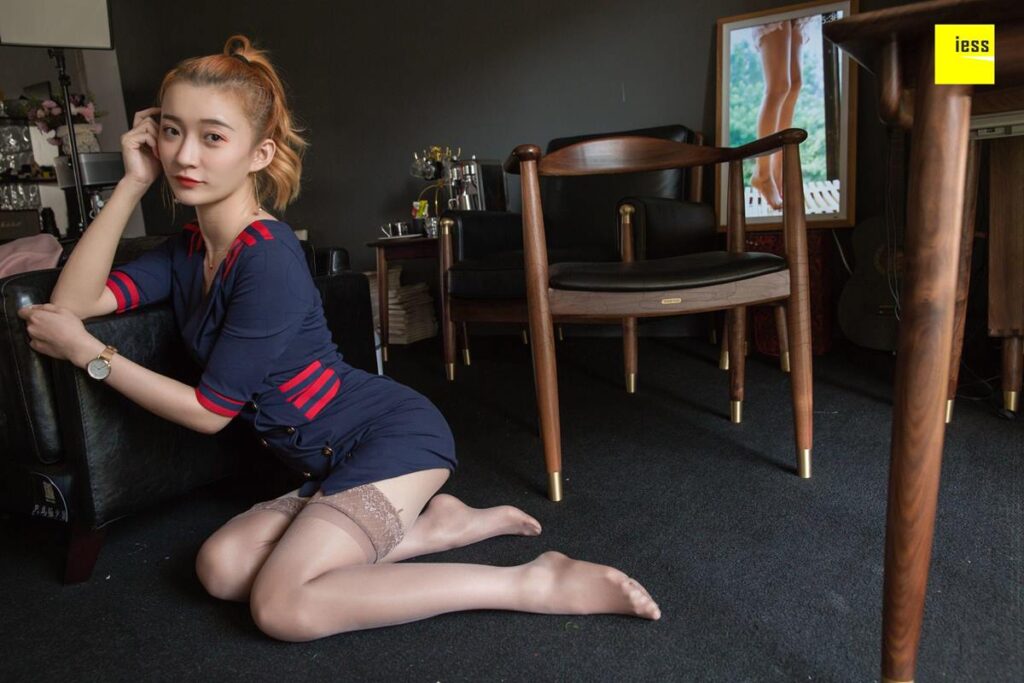 [IESS异思趣向] 2019.01.15 丝享家402：《秋姐的双层袜子》秋秋 [81P/42.4MB]插图1