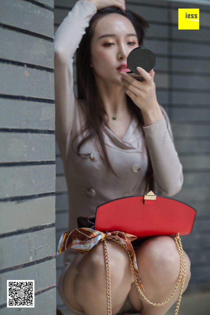 [IESS异思趣向] 2019.01.28 丝享家410：《云芝公园散心》云芝 [88P/35MB]插图1