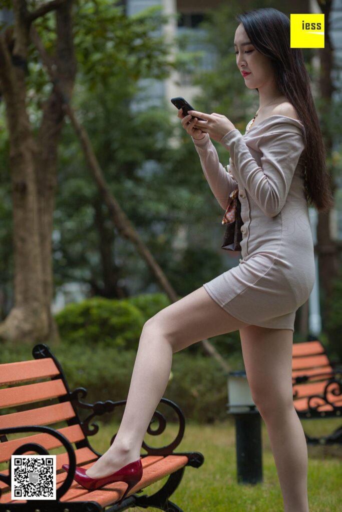 [IESS异思趣向] 2019.01.28 丝享家410：《云芝公园散心》云芝 [88P/35MB]插图3