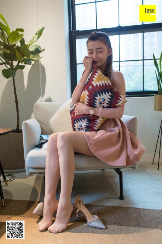 [IESS异思趣向] 2019.02.26 丝享家430：《秋秋粉嫩脚尖加固》秋秋 [89P/34.5MB]-无料摄影圈