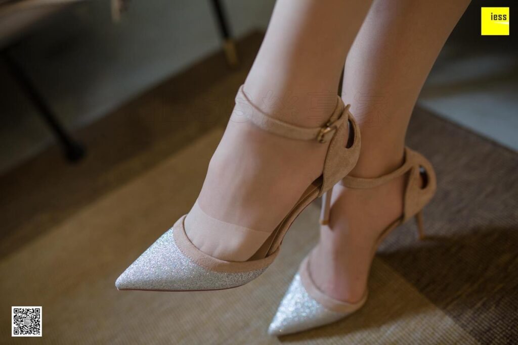 [IESS异思趣向] 2019.02.26 丝享家430：《秋秋粉嫩脚尖加固》秋秋 [89P/34.5MB]插图1