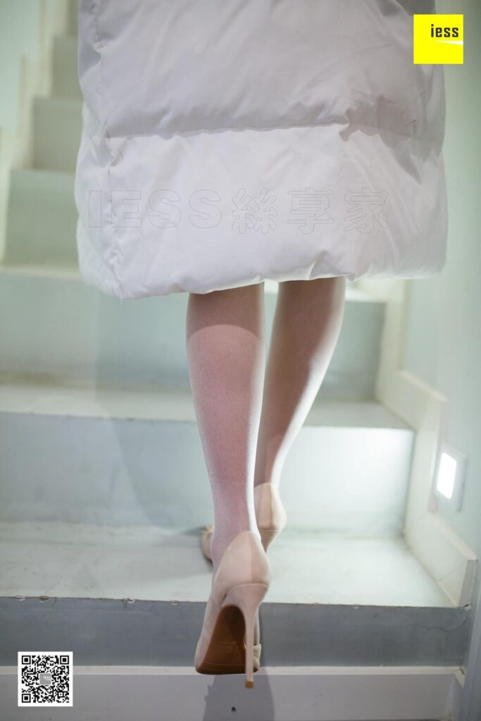 [IESS异思趣向] 2019.03.13 丝享家440：《婉萍白色羽绒服》婉萍 [90P/23.6MB]插图1