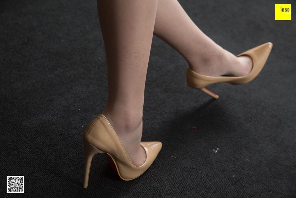 [IESS异思趣向] 2019.03.29 丝享家452：《云芝的粉色雷丝裙》云芝 [90P/35.4MB]插图1