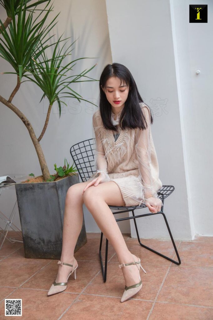 [IESS异思趣向] 2019.05.27 丝享家493：《素人姗姗的雪白肌》姗姗 [64P/23.5MB]插图2