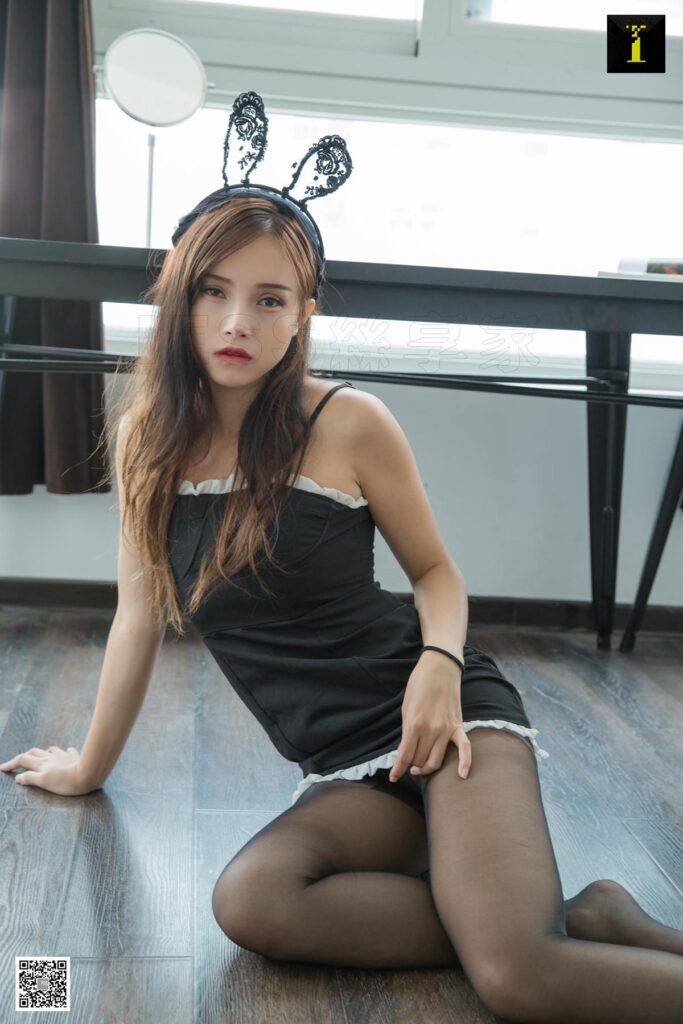 [IESS异思趣向] 2019.06.03 丝享家498：《羞涩的兔兔小羽》小羽 [71P/28.1MB]插图1