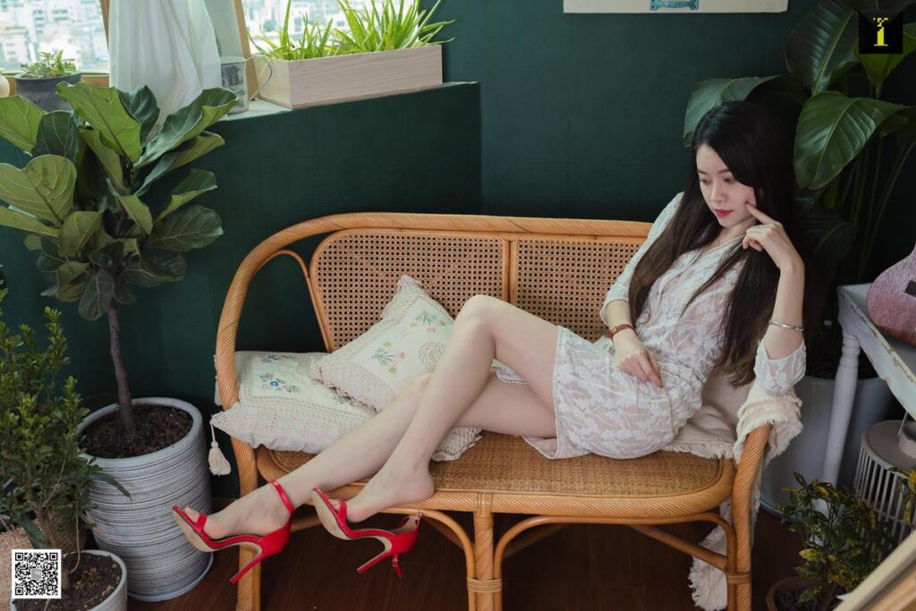 [IESS异思趣向] 2019.06.05 丝享家500：《佳佳 绿植 吉他》佳佳 [85P/29.4MB]插图1