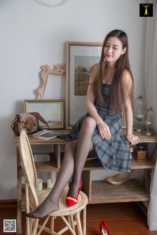 [IESS异思趣向] 2019.06.17 丝享家508：《九妹的红鞋格子裙》九妹 [90P/33.3MB]-无料摄影圈