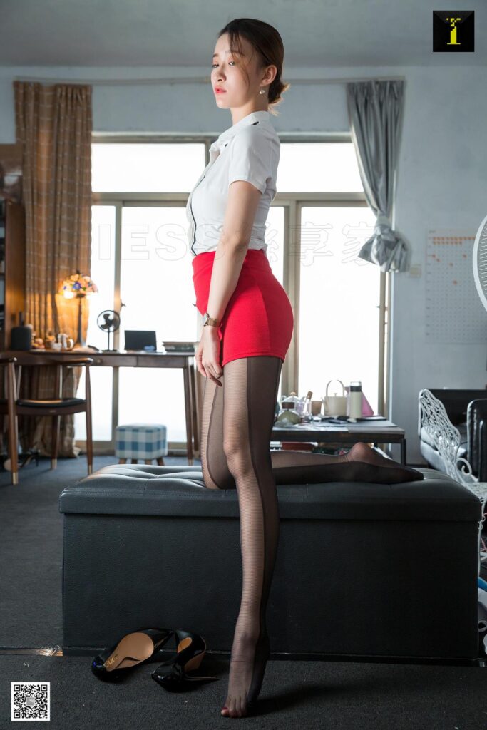 [IESS异思趣向] 2019.07.26 丝享家537：《秋姐霸气时装袜》秋秋 [97P/46MB]插图3