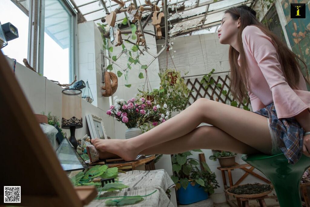 [IESS异思趣向] 2019.09.06 丝享家566：九妹《九妹爬下屋顶后》[82P/41MB]插图1