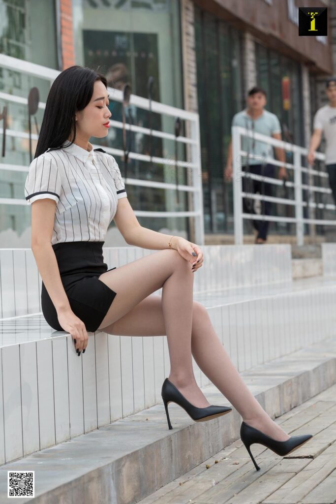 [IESS异思趣向] 2019.09.26 丝享家580：可乐《偶遇白领街拍》[91P/28MB]插图1