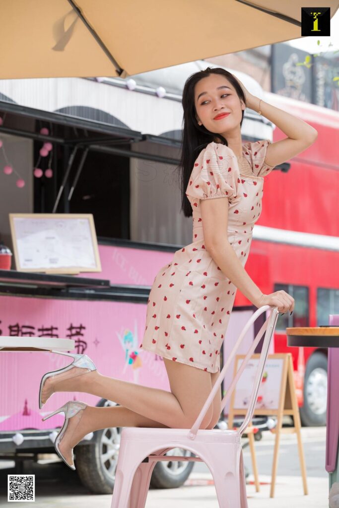 [IESS异思趣向] 2019.10.11 丝享家586：可乐《少女感街拍》[90P/33.2MB]插图3