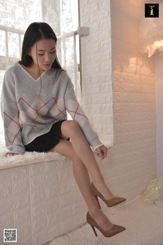 [IESS异思趣向] 2019.11.11 丝享家606： 叶子《娇小叶子的毛衣》[65P/27.5MB]-无料摄影圈