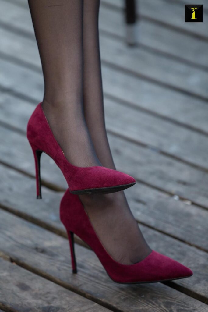 [IESS异思趣向] 2019.12.02 丝享家628：可乐《冬季专属绒面高跟》[82P/35.8MB]插图1