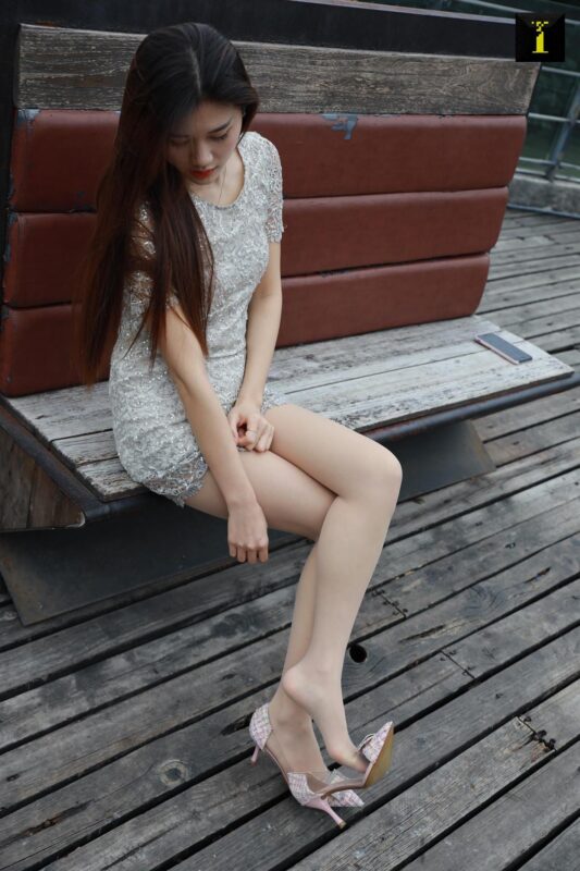 [IESS异思趣向] 2019.12.10 丝享家634：羽西《雾里的羽西姐姐》[94P/34.9MB]-无料摄影圈