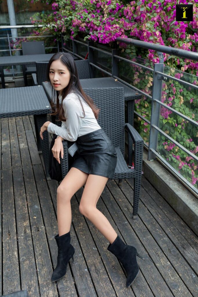 [IESS异思趣向] 2019.12.13 丝享家637：美子《美子与三角梅》[94P/50MB]插图1