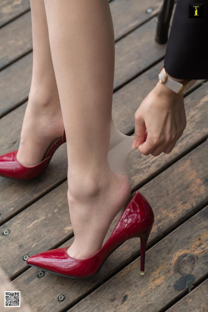 [IESS异思趣向] 2019.12.19 丝享家641：秋秋《秋领班的午休时间》[94P/34.1MB]插图1