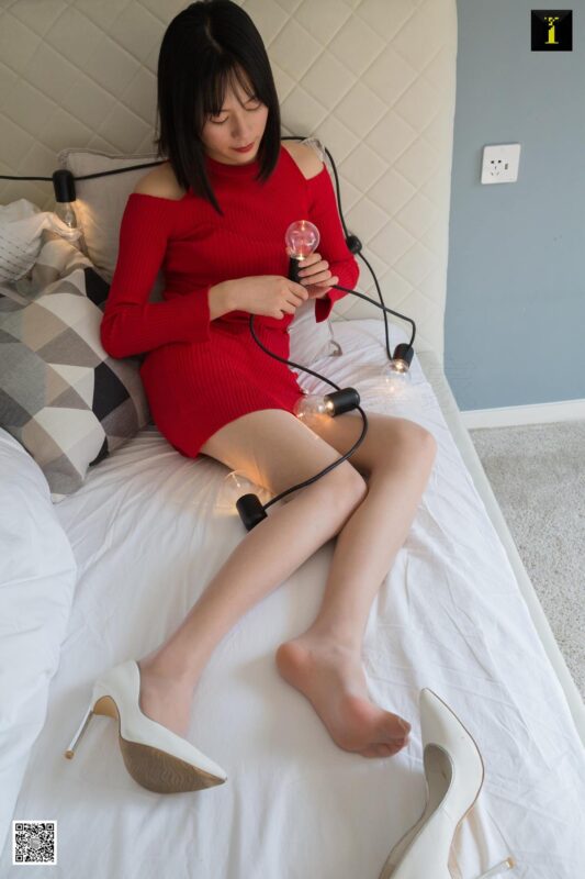 [IESS异思趣向] 2020.03.12 丝享家 699：小小《红色开衩的秘密》[95P/28MB]-无料摄影圈