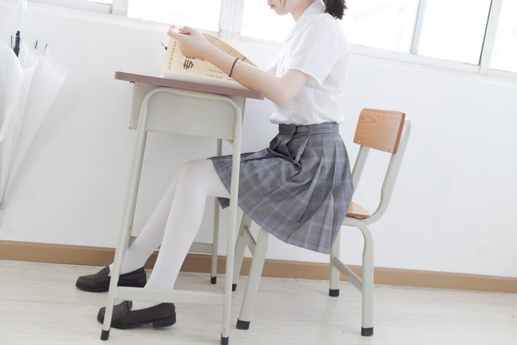 森萝财团 内部VIP系列 001 真空白丝 [150P/1V/4.66GB]插图1