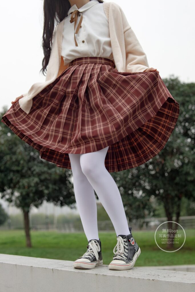 森萝财团写真 有料 NO.006 依依 户外白丝JK制服[90P/1.23G]插图2