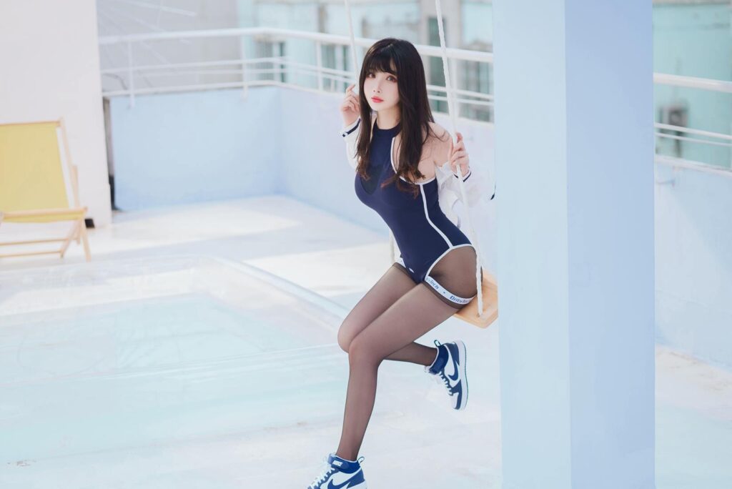 rioko凉凉子 NO.066 – 天台竞泳[50P/1V/247MB]插图1