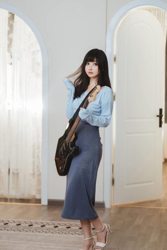 rioko凉凉子 NO.070 – 吉他妹妹系带裙[45P/1V/1.26GB]-无料摄影圈