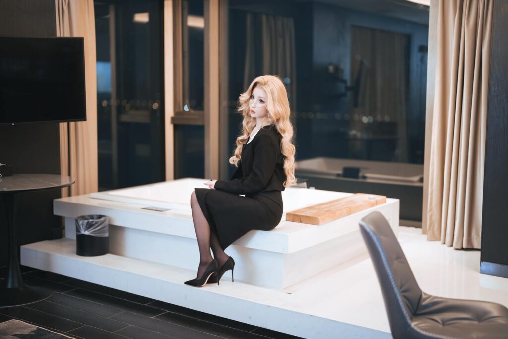 COS福利rioko凉凉子 081 女上司单人版 [55P/13V/1.02GB]插图1