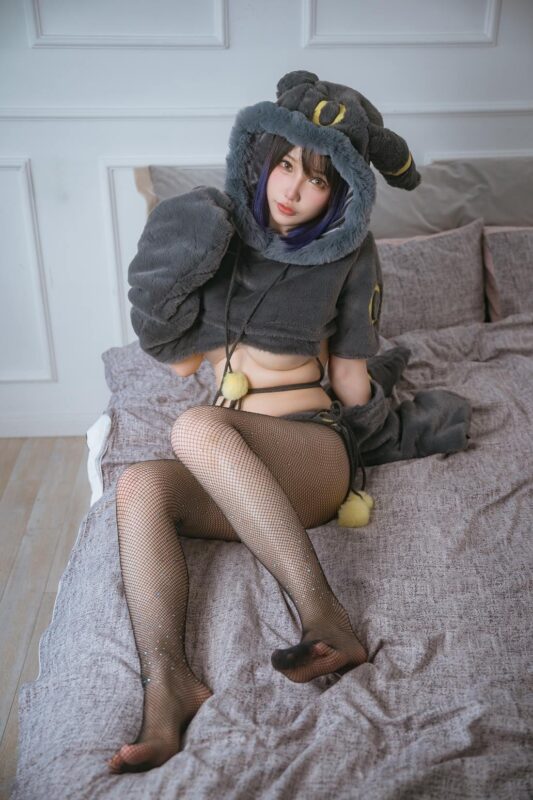 狐洛洛子 NO.004 – 月之伊布[45P/571MB]-无料摄影圈