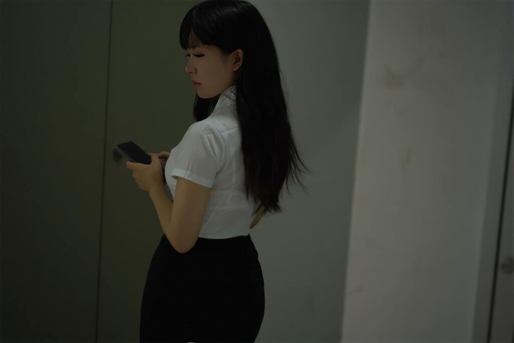 虎森森 NO.025- 惊喜 下班后的OL[60P/406MB]插图2