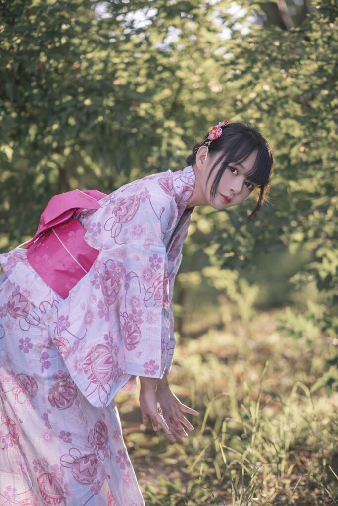 大眼萌妹黑猫猫OvO – 和服超进化 [14P/163MB]插图1