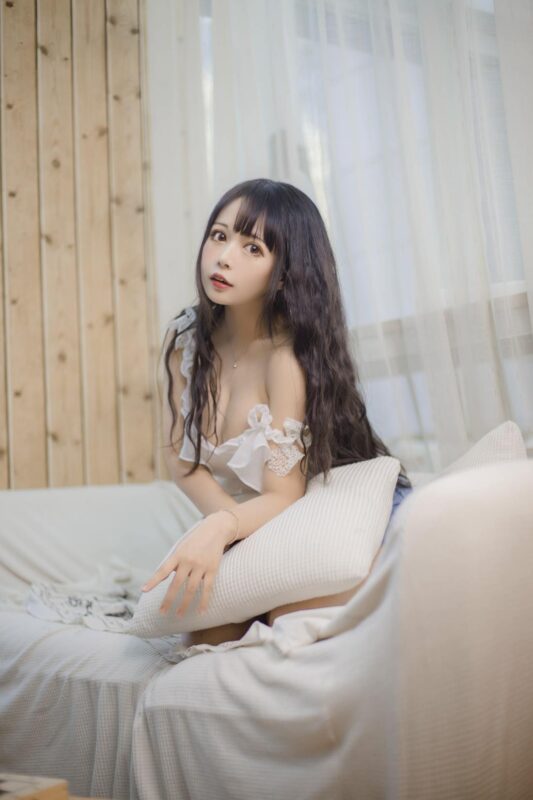 大眼萌妹黑猫猫OvO – 客厅 [16P/74MB]-无料摄影圈