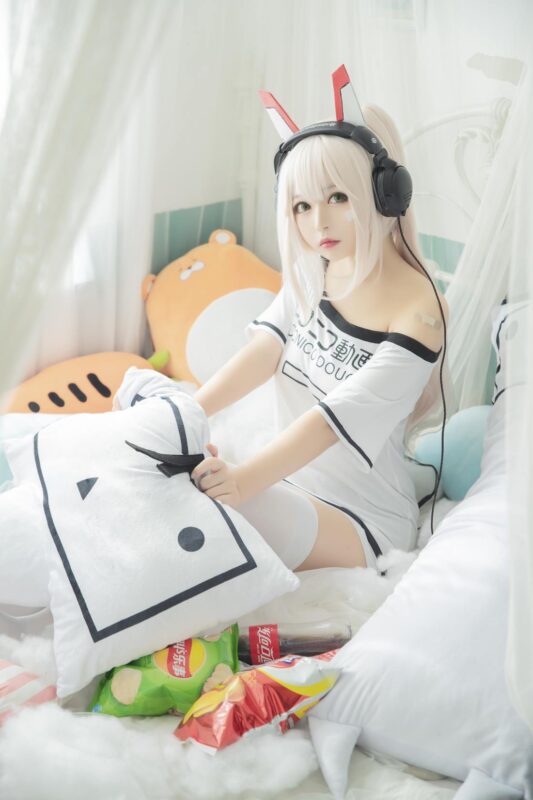 大眼萌妹黑猫猫OvO – 肥宅凌波 [19P/326MB]-无料摄影圈