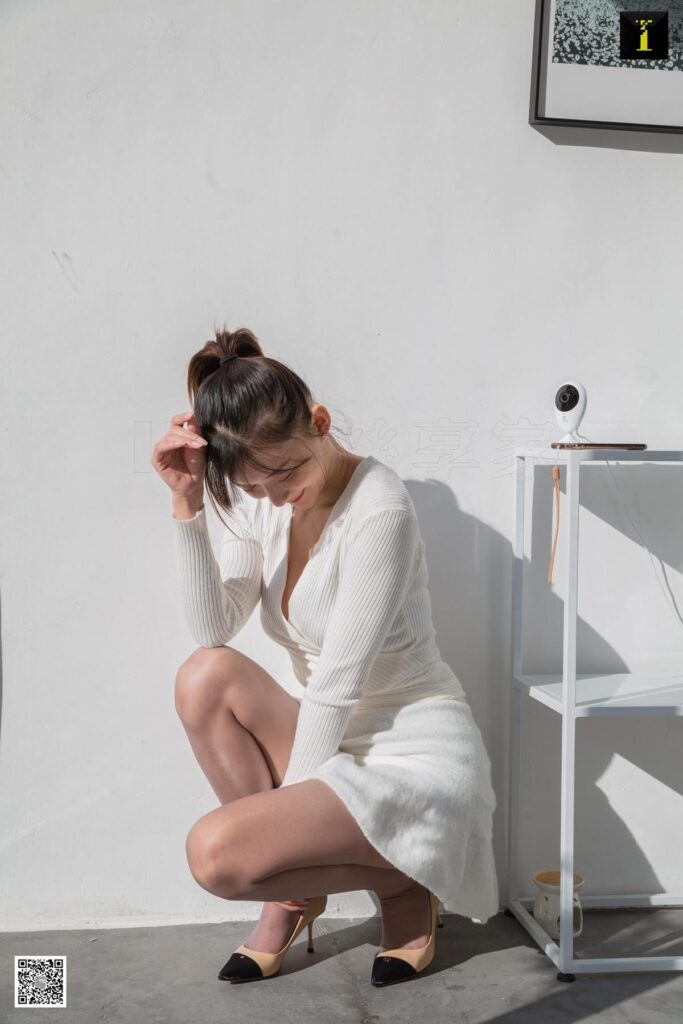 [IESS异思趣向] 2020.03.20 丝享家 704： 秋秋《黑白灰的韵律》[90P/28MB]插图2