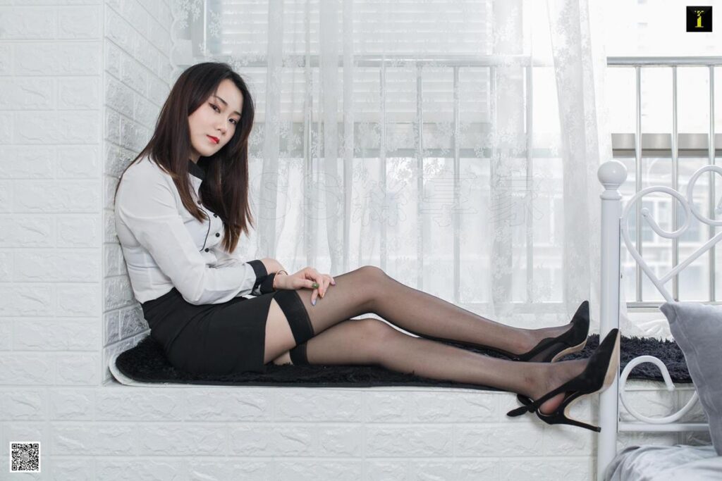 [IESS异思趣向] 2020.04.09 丝享家 718：小衫《复古中线筒袜》[92P/37MB]插图3