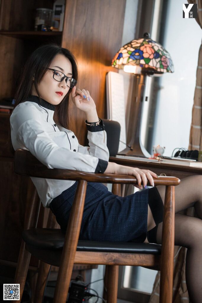 [IESS异思趣向] 2020.04.27 丝享家 727：小衫《老师的吊带袜》[93P/29MB]插图1