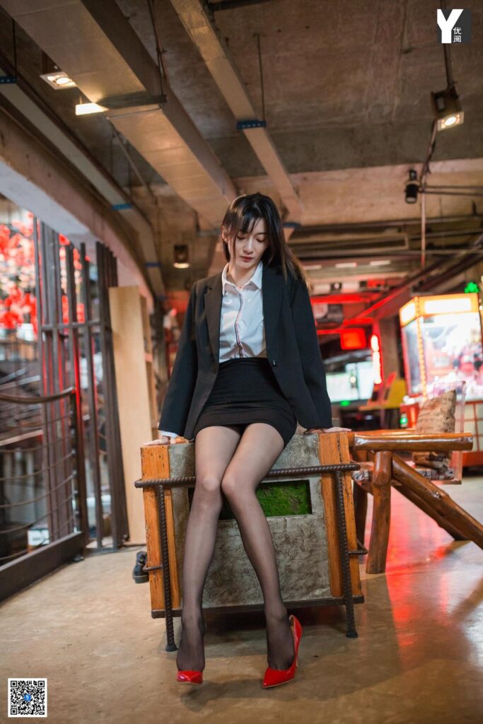 [IESS异思趣向] 2020.05.28 丝享家 750：秋秋《偏爱红色高跟鞋》[95P/35MB]插图1