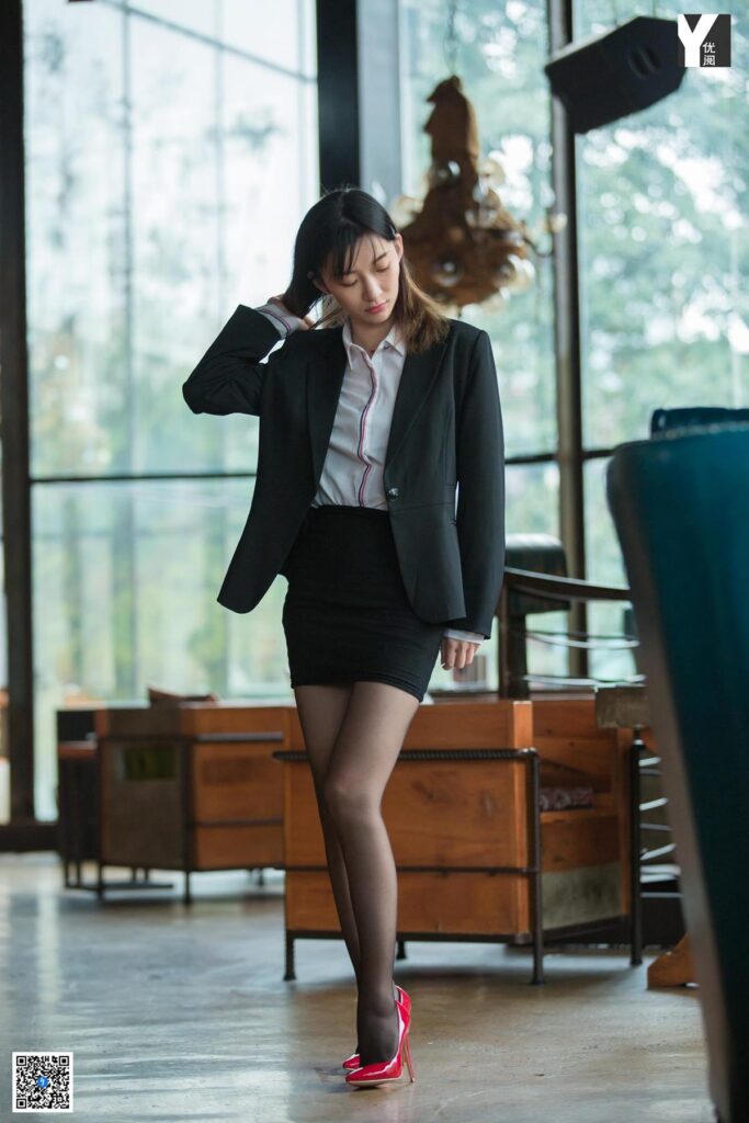 [IESS异思趣向] 2020.05.28 丝享家 750：秋秋《偏爱红色高跟鞋》[95P/35MB]插图3