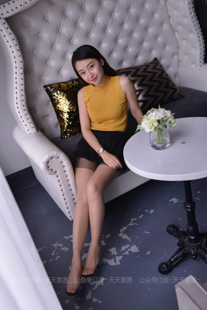 [IESS异思趣向] 2021.04.15 丝享家 778：小婕《与花共舞》[62P/101MB]插图2