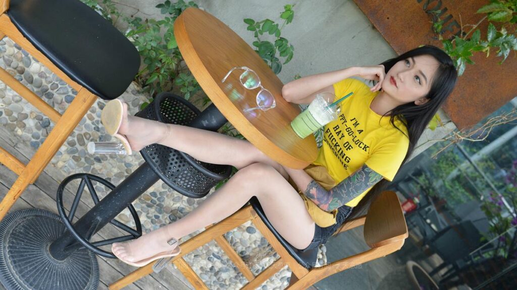 [IESS异思趣向] 2021.04.19 丝享家 784：潇潇《长腿花辣妹》[76P/102MB]插图1