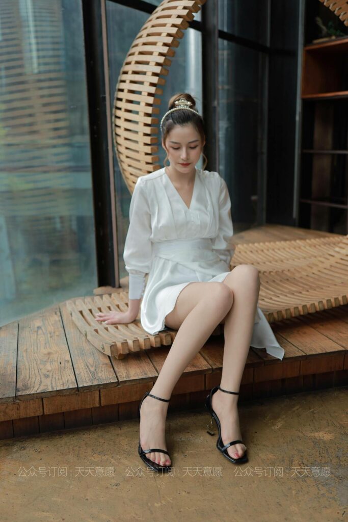 [IESS异思趣向] 2021.05.10 丝享家 800：九妹《法式连衣裙》[90P/122MB]插图1