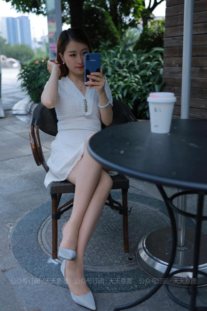 [IESS异思趣向] 2021.05.25 丝享家 814：小婕《肉丝白裙俏佳人》[79P/126MB]插图2