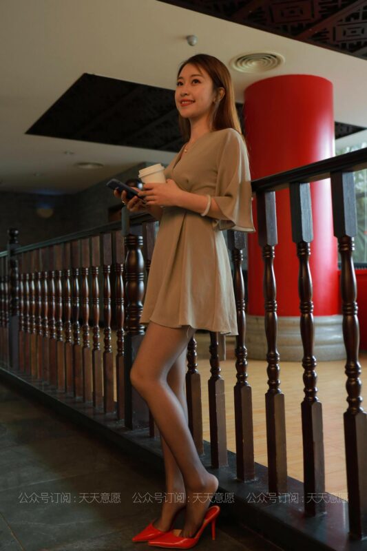 [IESS异思趣向] 2021.06.09 丝享家 827：小婕《红色跟底一身轻》[91P/128MB]-无料摄影圈